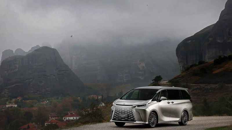Lüks Minivan Lexus LM Türkiye'de Satışa Sunuldu! İşte Fiyatı ve Detaylar!