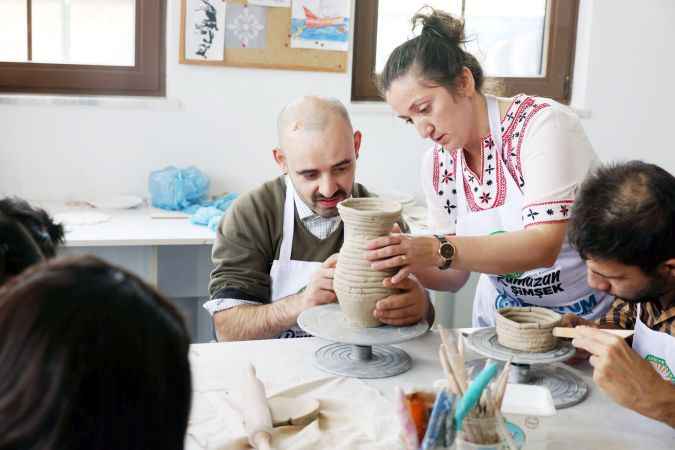 Hayata sanat ile tutunuyorlar