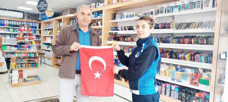 Yozgat Cumhuriyet Coşkusunu Bayraklarla Yaşıyor: Belediyeden Vatandaşlara Özel Dağıtım!