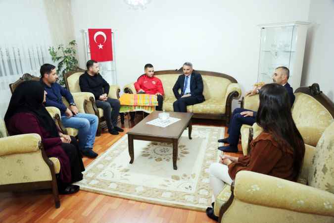 Vatanı İçin Yaralanan Gaziye, Yozgat Valisi'nden Moral Ziyareti.
