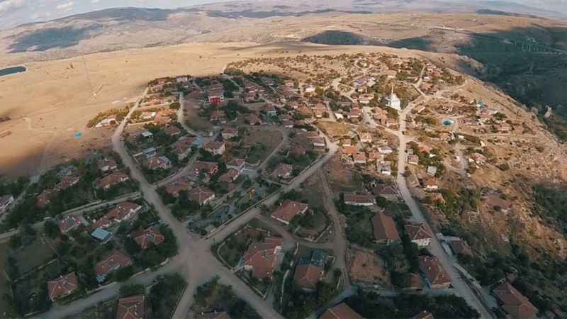 Cumhuriyet’in 100. Yılı Elmadağ’da Tarlada Yazılıyor