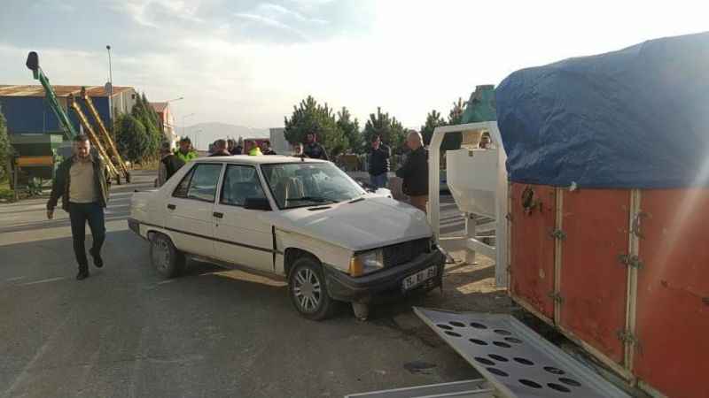 Çarpışmanın etkisi ile savruldular: komşuda akıl almaz kaza