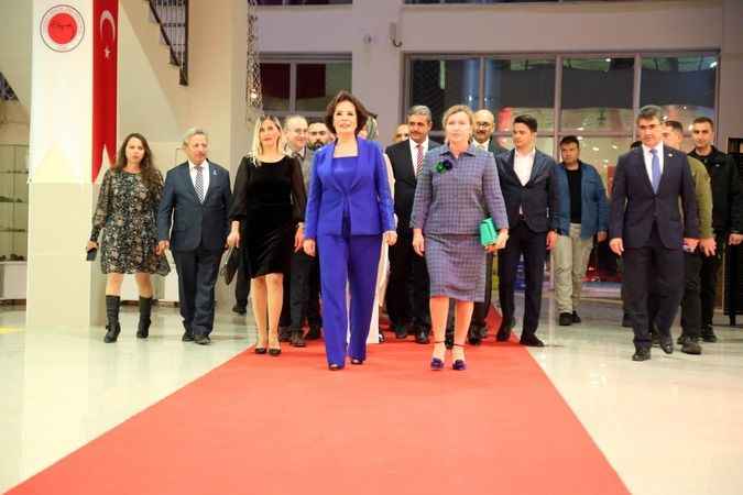 Yozgat böyle rüzgar görmedi: Yıldızlar geçidi, kırmızı halı, sanat!