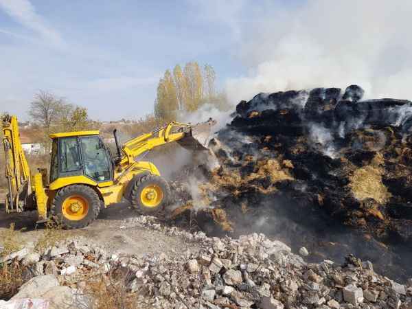 Yozgat'ın komşusu saman alevlerine mahkum oldu: balyalar kül oldu