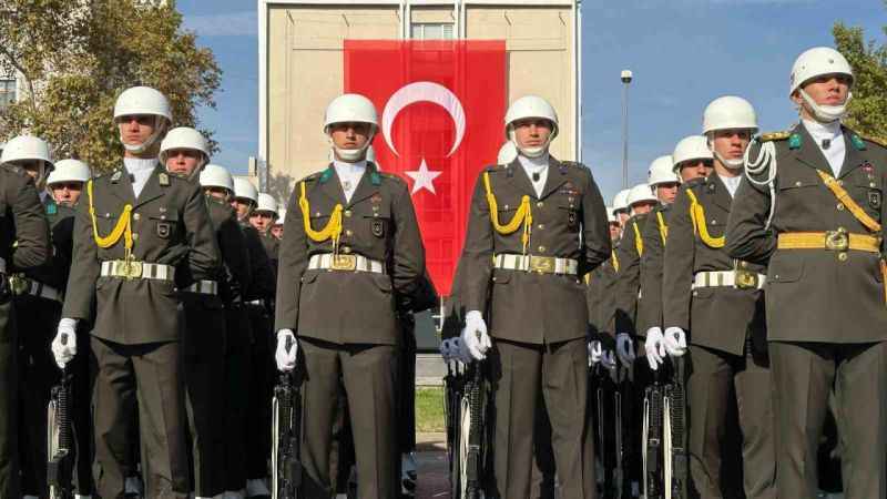 Ankara'da muhteşem kortej: ışıkları karanlığı aydınlatıyor