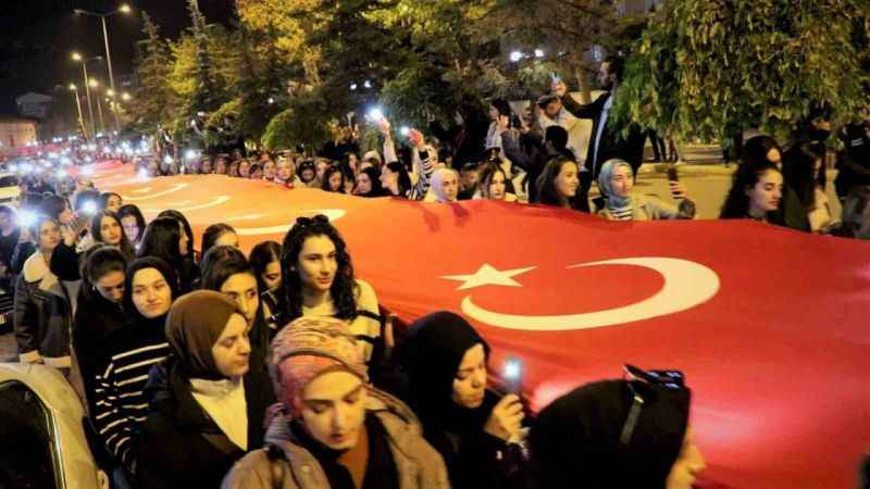 Yozgat'ın Lise Caddesi fener alayı ile aydınlandı: Anadolu ruhu yürüdü