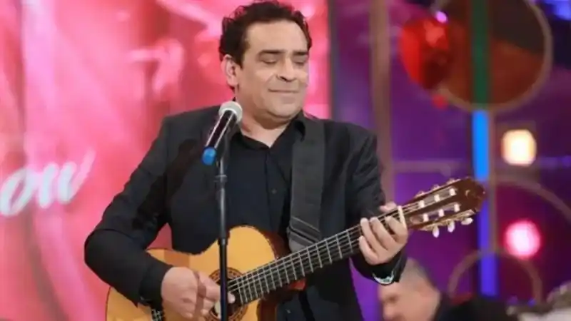 Şarkıcı Ege Kimdir?