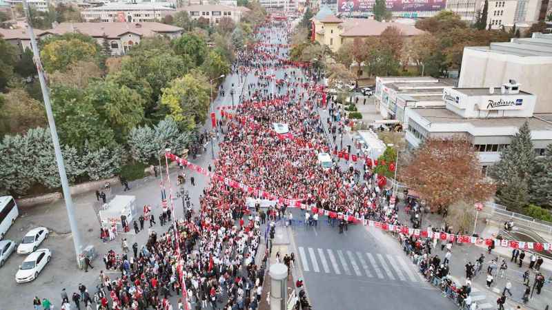 Ankara kırmızı beyaza büründü Başkentliler tek yürek oldu