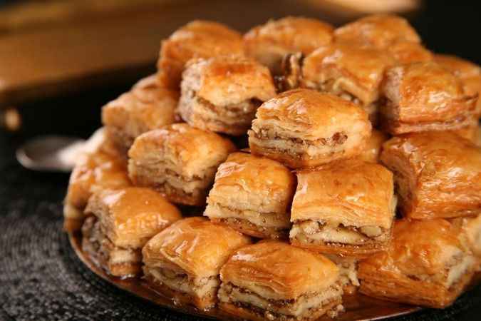 Evde baklavanın sırrını açıklıyoruz: beş parmağınızı birden yiyeceksiniz!