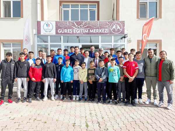 Yozgat'ın gururu Rıza Kayaalp'ten minik güreşçilere destek!