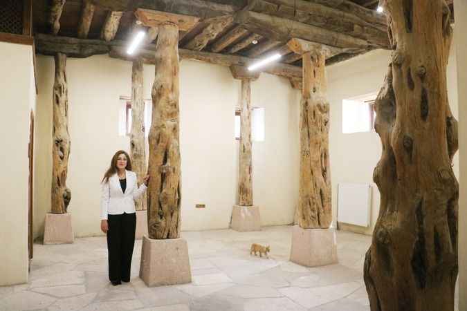 Yıllara meydan okuyor!121 yıllık konağı asırlık ağaç kolonlar ayakta tutuyor