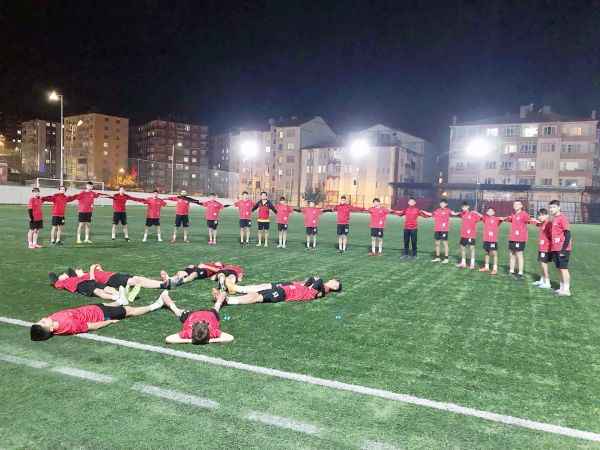 Yozgatspor Futbol Okulunun sporcuları Cumhuriyet’in 100. Yılını kutladılar