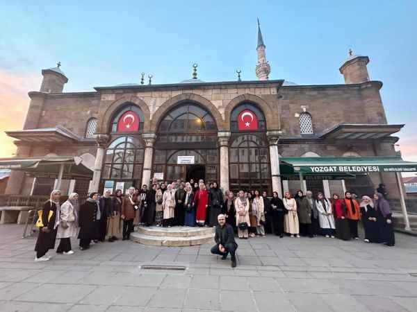 Eller semaya dualar Filistin Halkı için kalktı