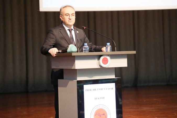Yozgat'ta Anlamlı Sempozyum: Abbas Sayar Hayatı ve Edebiyata Katkıları Yaşatıldı!
