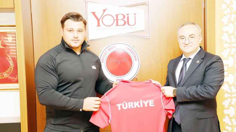 Rıza Kayaalp Rektör İle Buluştu: Milli Güreşçi Eğitimine Yozgat’ta mı Devam Edecek?
