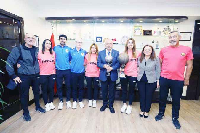 Yenimahalle Belediyesi Görme Engelliler Spor Kulübü Şampiyonları Başkan Yaşar ile Buluştu