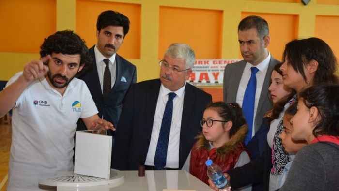 Matematiği dokunarak öğretiyor