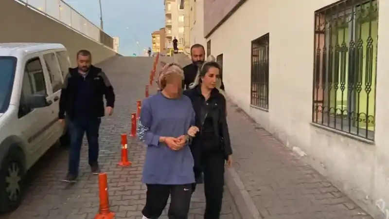 Komşuda Vahşet Olay: Kocasını Göğsünden Bıçaklayarak Ölümüne Neden Oldu