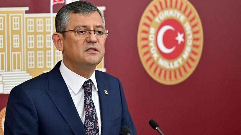 Cumhuriyet Halk Partisi Özgür Özel Kimdir? Özgür Özel'in Siyasi ve Mesleki Hayatı!