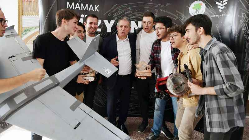 Genç Öğrenciler İnsansız Hava Aracı İle Teknofest'te Ödülün Sahibi Oldular! Teknofest'te ödül aldılar