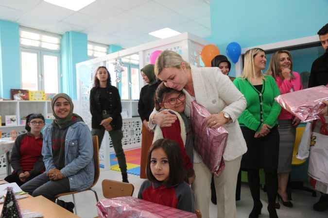 Yozgat'ta Sürpriz Doğum Günü Kutlaması: Vali Eşinden Özel Ziyaret