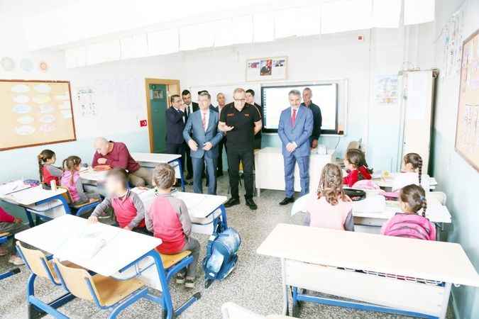 Yozgat'ta Miniklerin Yüzünü Güldüren Ziyaret: Vali ve FLO Genel Müdürü Okulları Ziyaret Etti