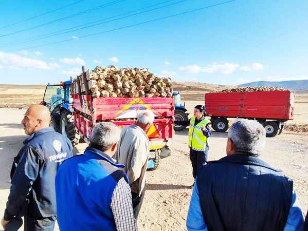 Yozgat'ta Trafik Jandarma Ekipleri Denetimde: Traktörler Tek Tek İnceleniyor