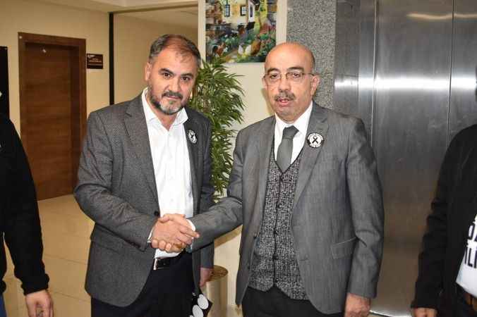 İsrail Soykırımı Yakalardan Düşmeyecek! Memur-Sen'in Yürüttüğü Kokart Takma Eylemine İlgi Yüksek