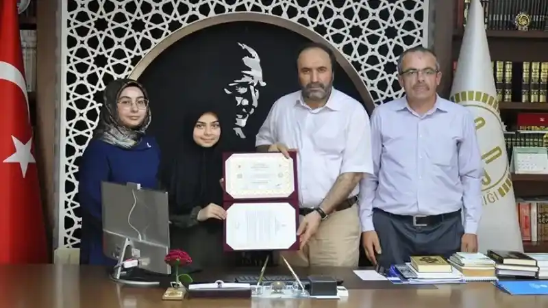 11 Ayda Hafız Oldu: Alanya'daki Genç Hafızın Başarısı Takdir Topladı