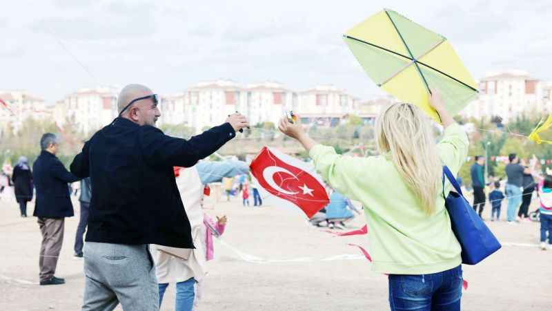 Uçurtmalar GöKyüzünü Renklendirdi: Gölbaşı'nda Çocuklar Mutlu Bir Gün Yaşadı