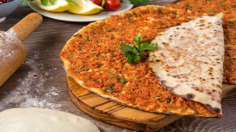 Lahmacunla Birlikte En İyi Giden Meze ve İçecekler Nedir?