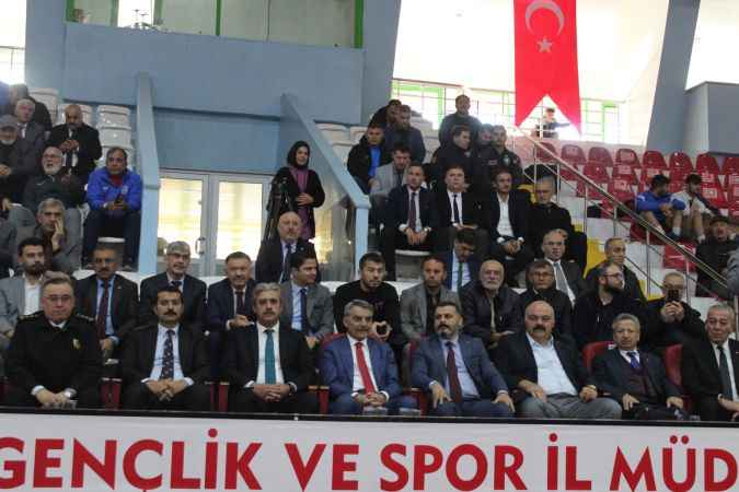 Er Meydanı Yiğitler Mekanı: Yozgat'ta Güreş Müsabakaları Başladı