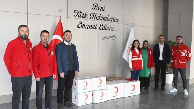Yozgat Kızılay Şubesinden Şehir Hastanesi'ne Bebek Kıyafetlerinden Oluşan Koliler Gönderildi