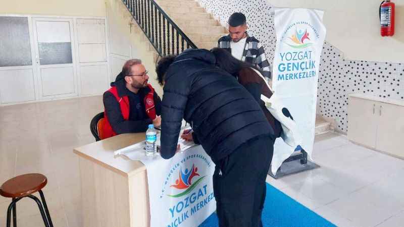 Kariyer ve Girişim İçin Çalışıyorlar: Genç Ofis'in Fakülte Tanıtımları Öğrencilere Işık Tutuyor!