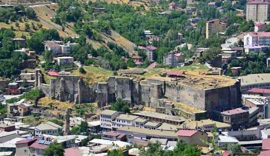Doğu Anadolu'nun Gizli Hazinesi Gibi: Bitlis'te Kültürel Çeşitlilik!