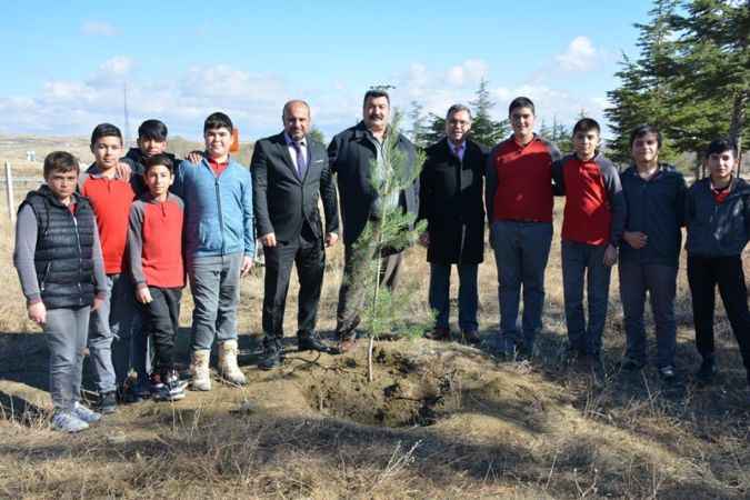 Yozgat'ta Öğrenciler 100. Yıl Eğitim Ormanı'nı Ziyaret Etti: Ağaçlandırma Projesini Takip Ettiler