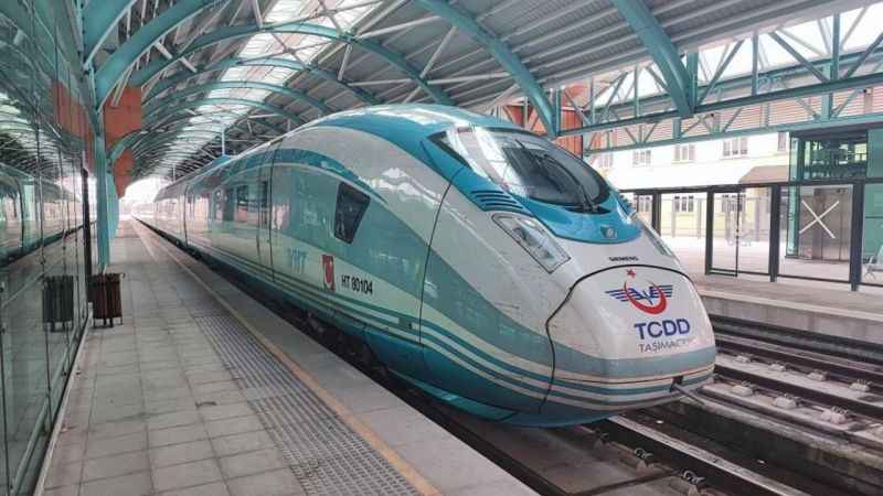 Yozgat-Ankara-İstanbul Yüksek Hızlı Trenlerinde Yeni Rekorlar Kırılıyor: Ara Tatilde Yolcu Sayıları Tavan Yaptı!