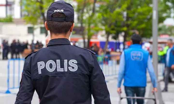Ankara'da Restoran Kavgasında 3 Ruhsatsız Tabanca Ele Geçirildi! Polis Diğer Şüphelileri Arıyor!