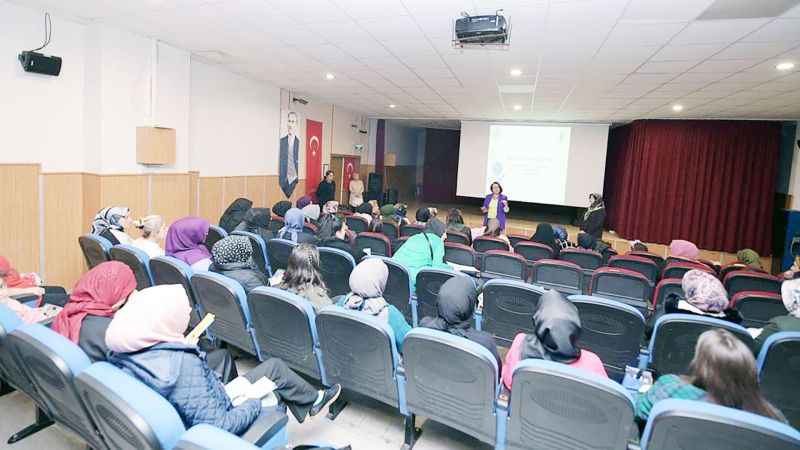 Pursaklar Belediyesi'nde Kadına Şiddete Yönelik Farkındalık Semineri Düzenlendi!