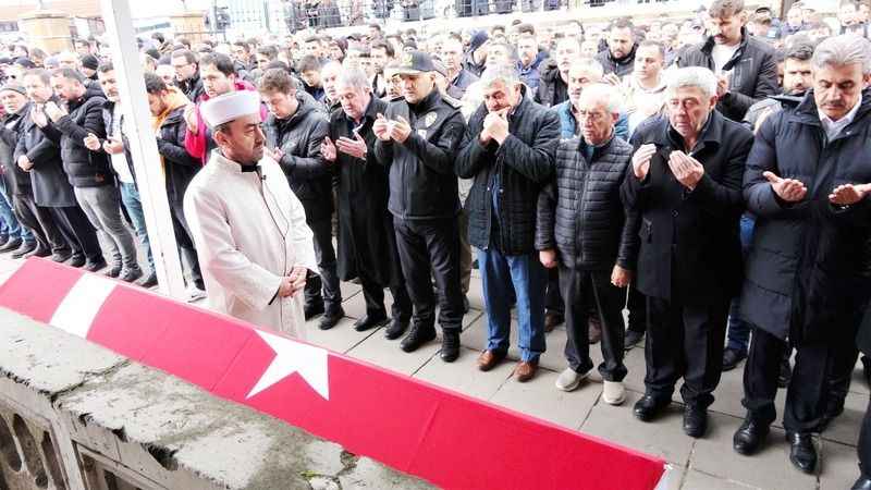 Çorum'da Kazada Hayatını Kaybeden Genç Polis Yozgat'ta Defnedildi: Son Yolculuğuna Uğurlandı