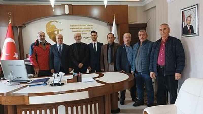 Kayseri Yozgatlı Dernekler Federasyonu Yönetim Ekibi Talas Kaymakamı Dönmez'i Ziyaret Etti