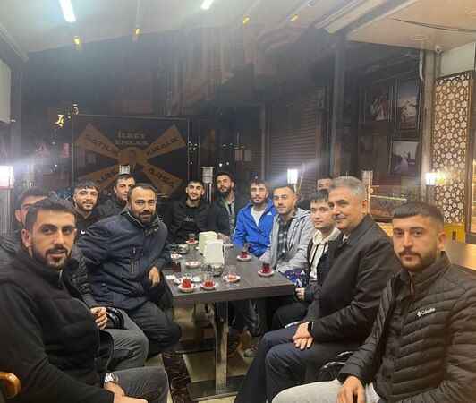 Mamak'ta Başkan Köse Yeşilbayırlı Gençler İle Buluştu: Projelerle İlgili Sohbet Etti!