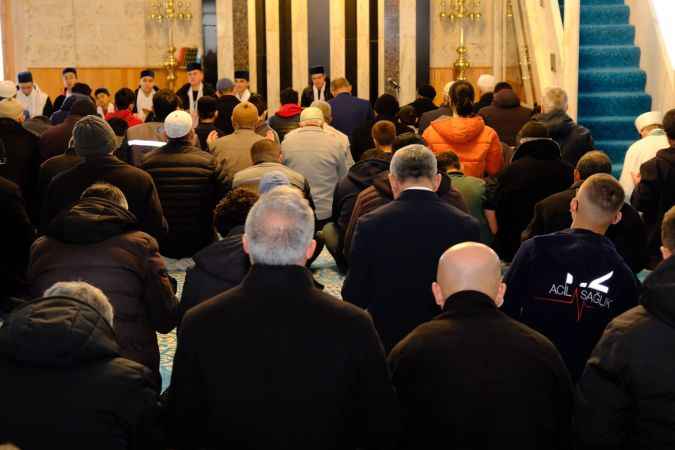 Abdülhamit Han Cami'nde Öğretmenler İçin Dua Edildi: Vali Özkan da Cemaatin Arasındaydı