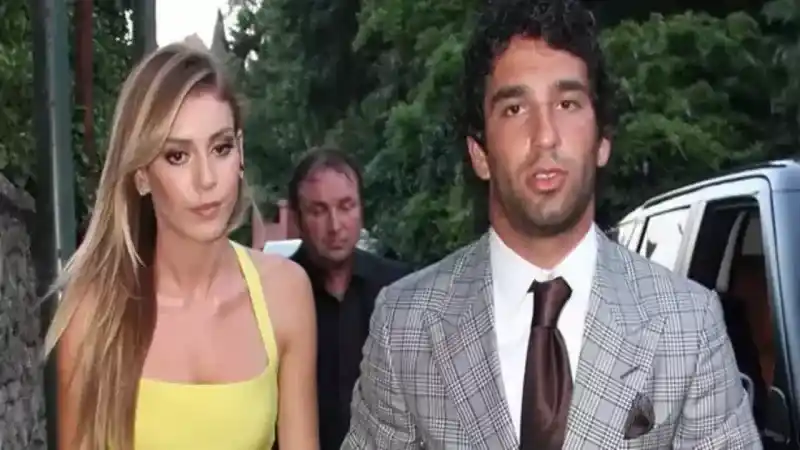 Bir Dönem Magazin Basınından Düşmüyorlardı: Arda Turan Sinem Kobal İlişkisi Neden Bitti?