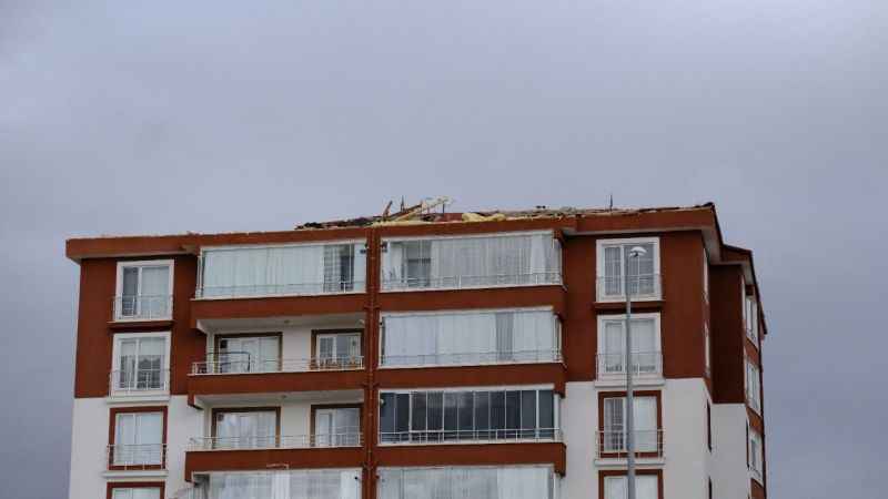 Yozgat'ta Meydana Gelen Şiddetli Fırtına Haneleri Olumsuz Etkiledi!