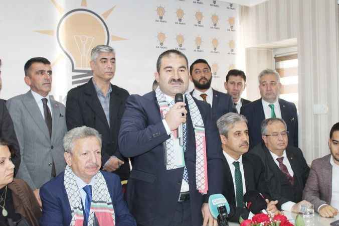 AK Parti'de Altuntaş Dönemi Başladı: Eski Başkanın Elini öptü, Görevi Devraldı