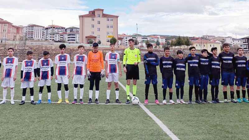 Yozgat'ta Gollü Maç: Akdağmadenigücü Spor U14 Takımı Evinde Yerköy Volkan Spor'a 4-3 Yenildi!