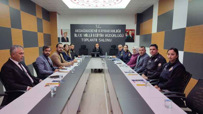 Akdağmadeni'nde Kadına Şiddete Karşı Kurumlar Toplandı: KADES Uygulamasının Önemine Değinildi