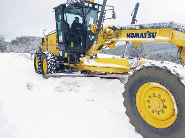 Yozgat'ta Kar Yağışı Başladı: Valilik 24 Saat Boyunca Yolları Temizliyor!