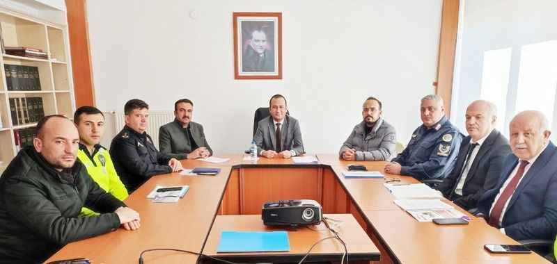 Akdağmadeni'nde Kış Hazırlıkları Devam Ediyor: Trafik Güvenliği Ön Planda Tutuldu!